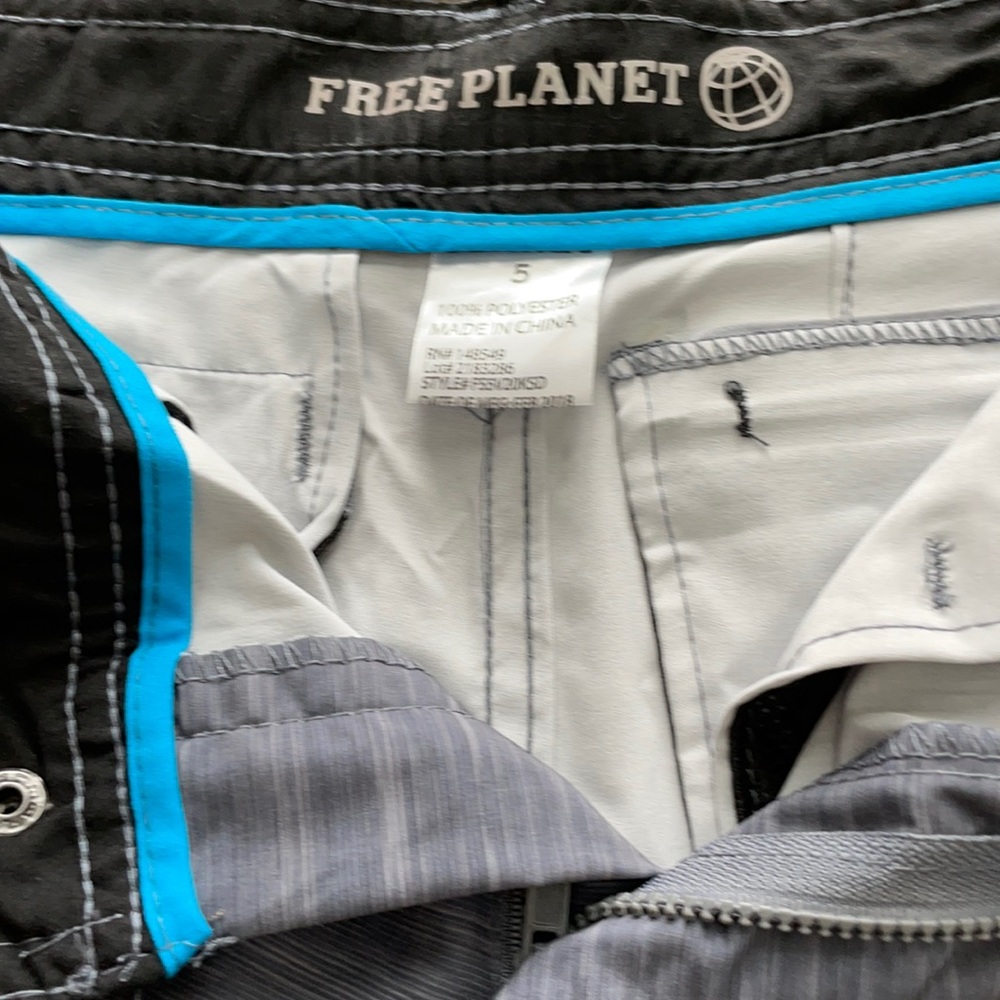 NWT Boys sz 5 FreePlanet swim trunks